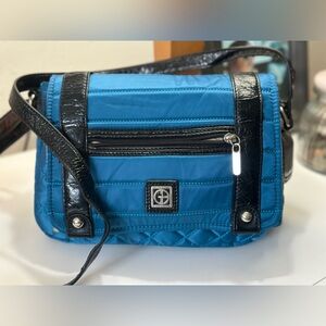 Giani Bernini Teal & Black Quilted Nylon &
Faux Leather Crossbody Bag NWOT